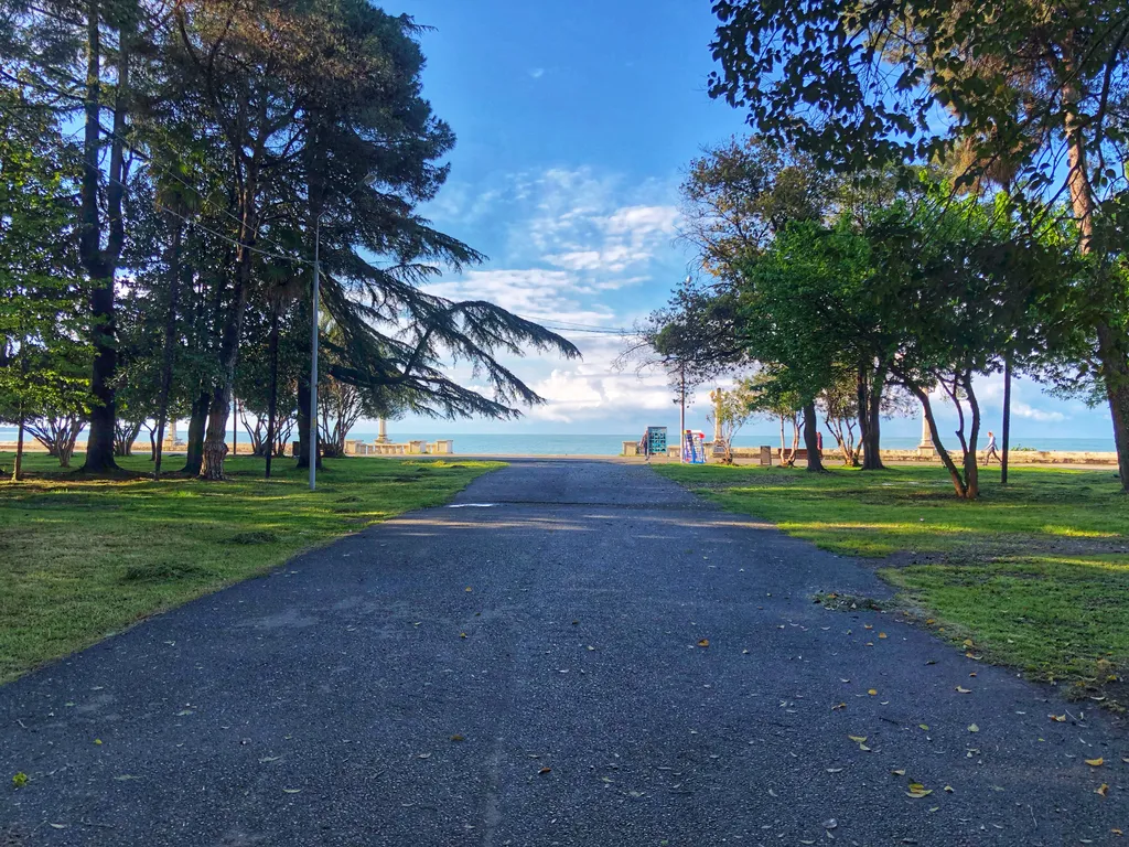 Квартира Комната в центре Сухума с видом на море — Сухум