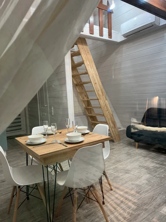 Дом Шалаш с купелью у озера