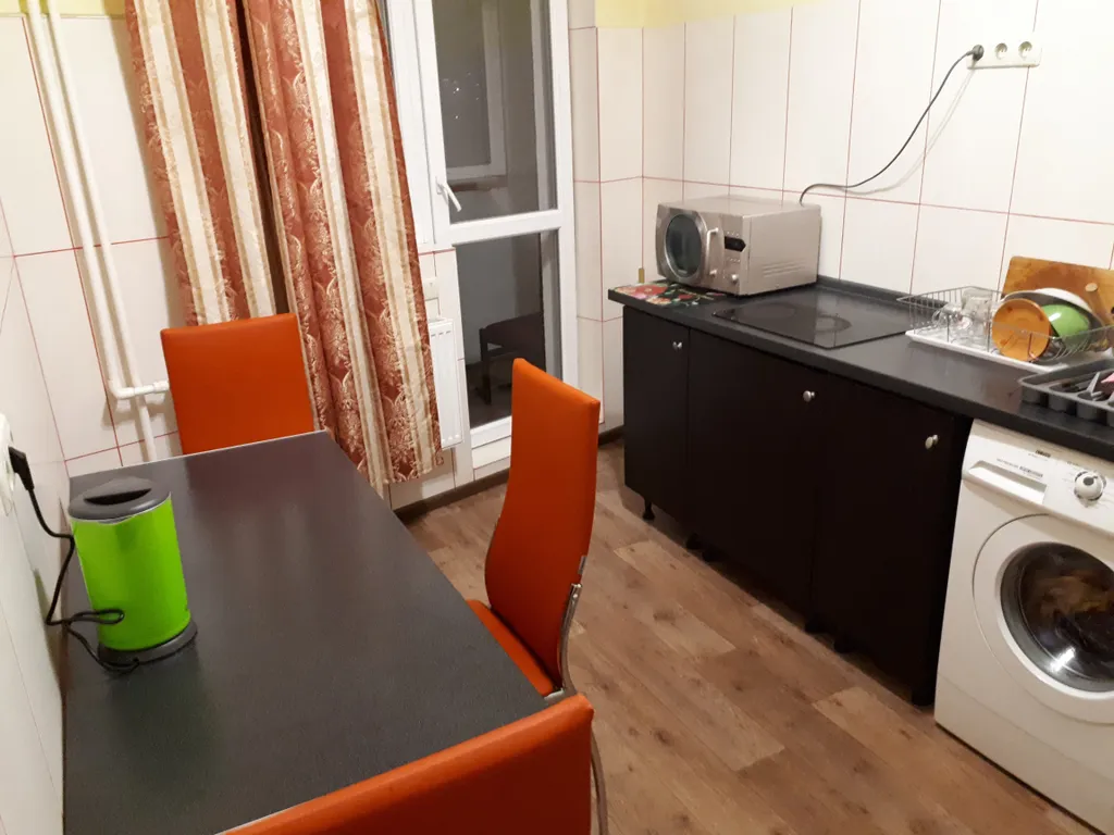 2 комнатная квартира с раздельными комнатами. на ул. Донская 26А — аренда посуточно в Симферополь