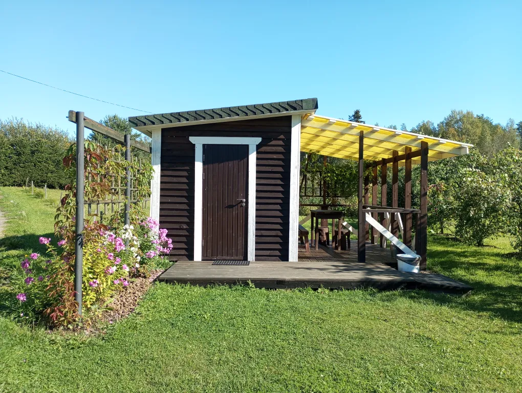 Домик у озера