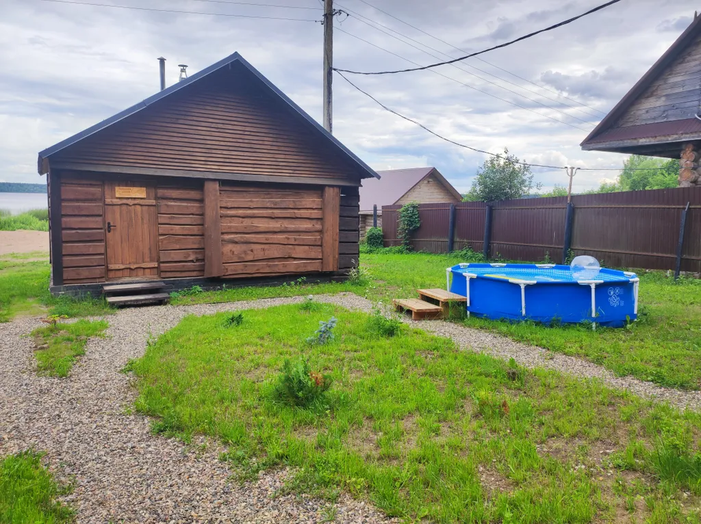 Коттедж на берегу озера