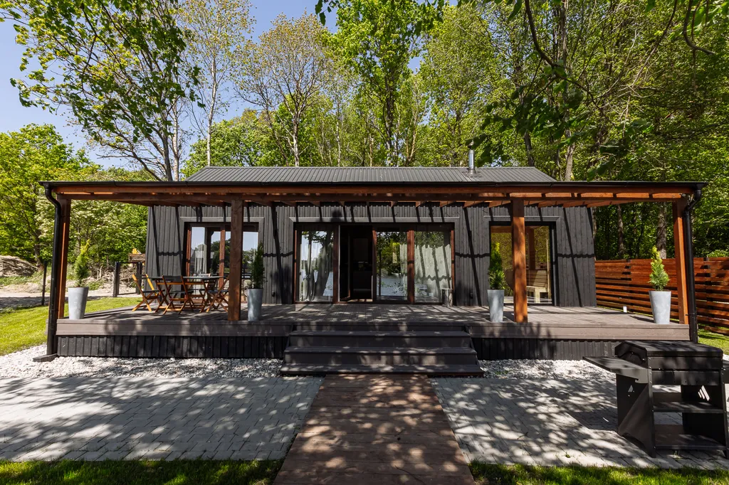 Дом с парилкой на озере