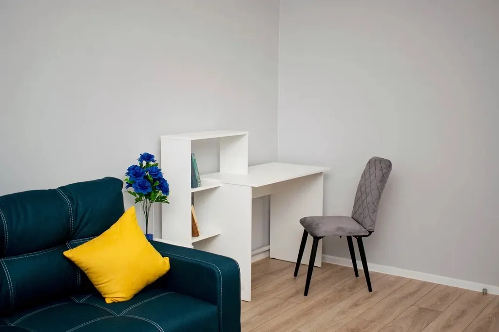 Дом сапфир с бассейном в центре