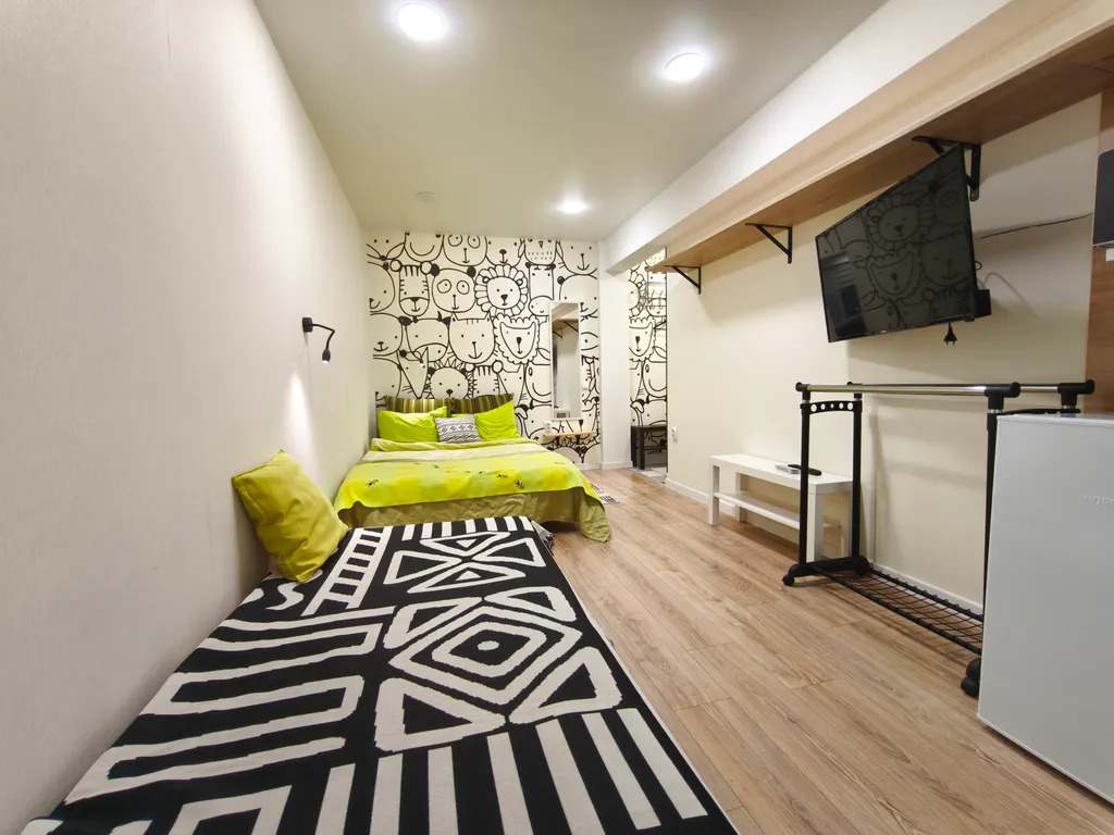 Кв-студия с отдельной спальней с лоджией Центр в5мин, напротив универа