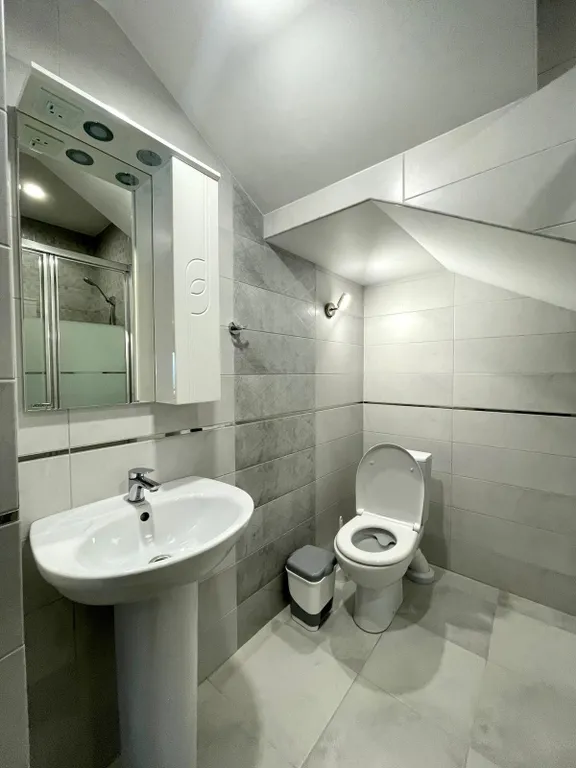 Эллинг на берегу моря