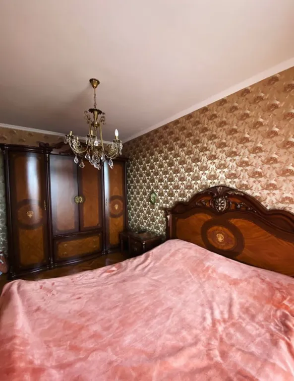 Четырехкомнатная квартира в центре г Сухум в 3х минутах от моря