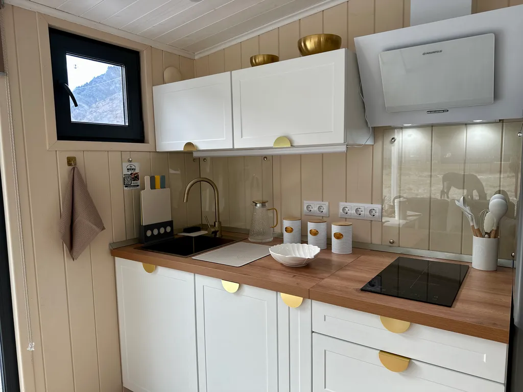 Домик на Эльбрусе