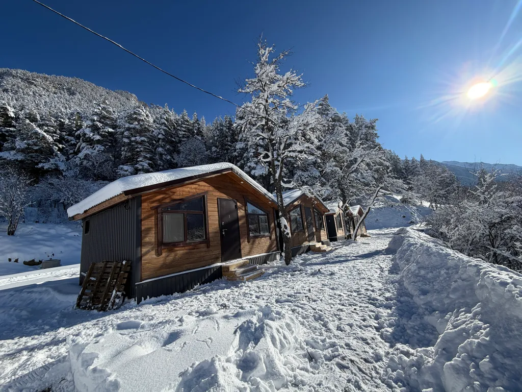 Уютные домики с видом на горы SAFAR