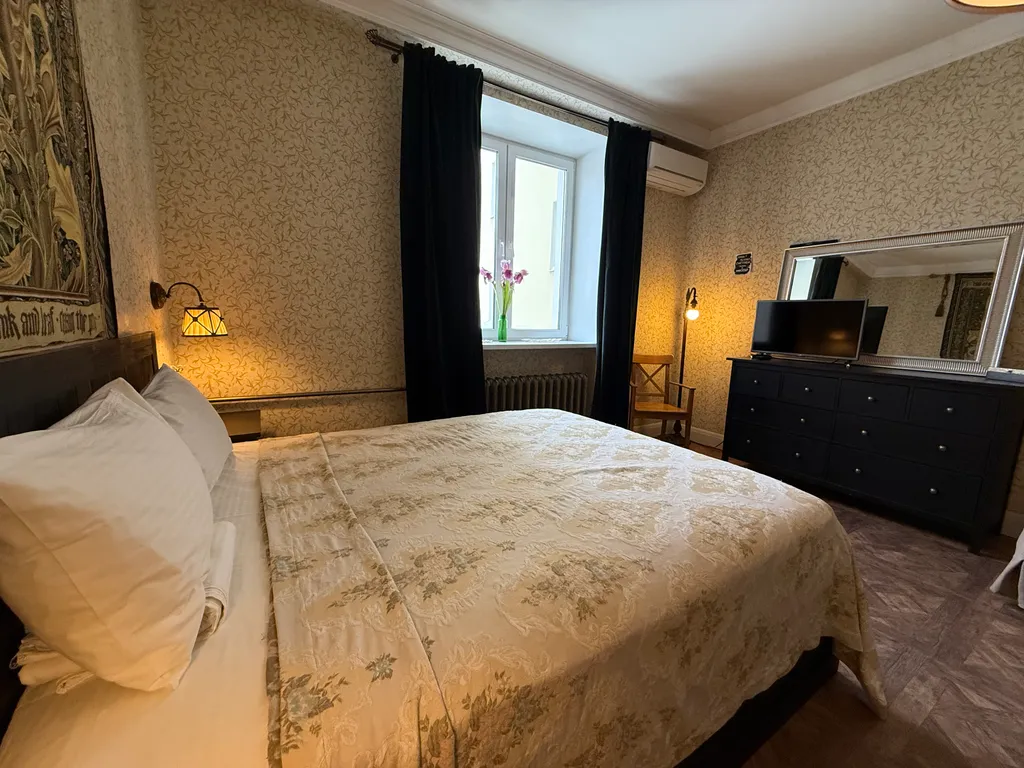 Трехкомнатная квартира Английский шик у Кремля