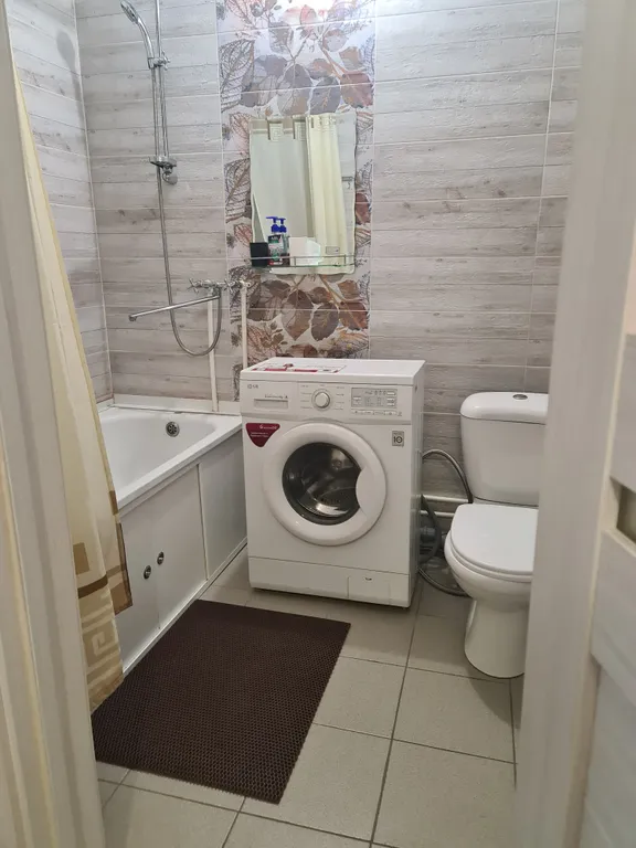 Рядом с авто и жд вокзалом