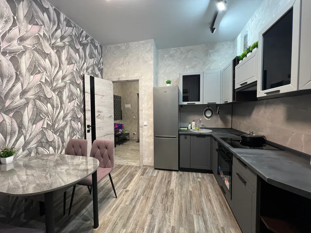 Уютная квартира с новым ремонтом с видом на взлётную полосу