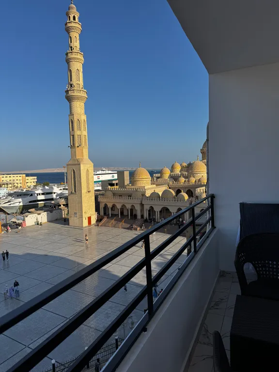 Квартира в марине с видом на море