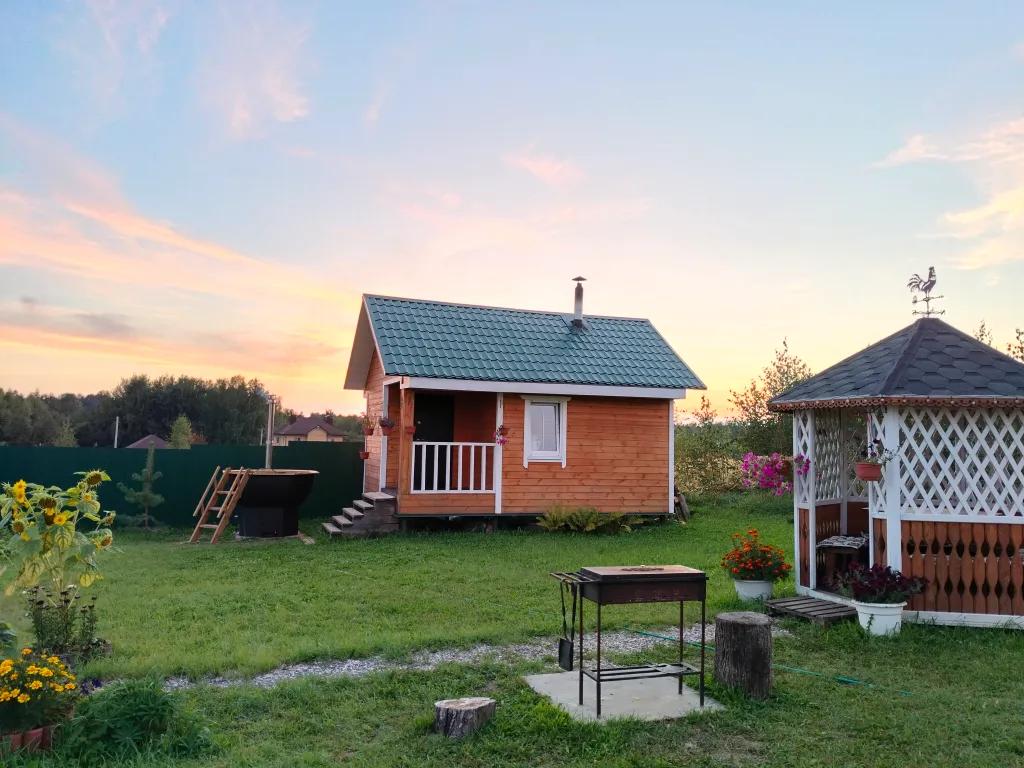 Уютный домик с отдельно стоящей русской баней на дровах и банным чаном