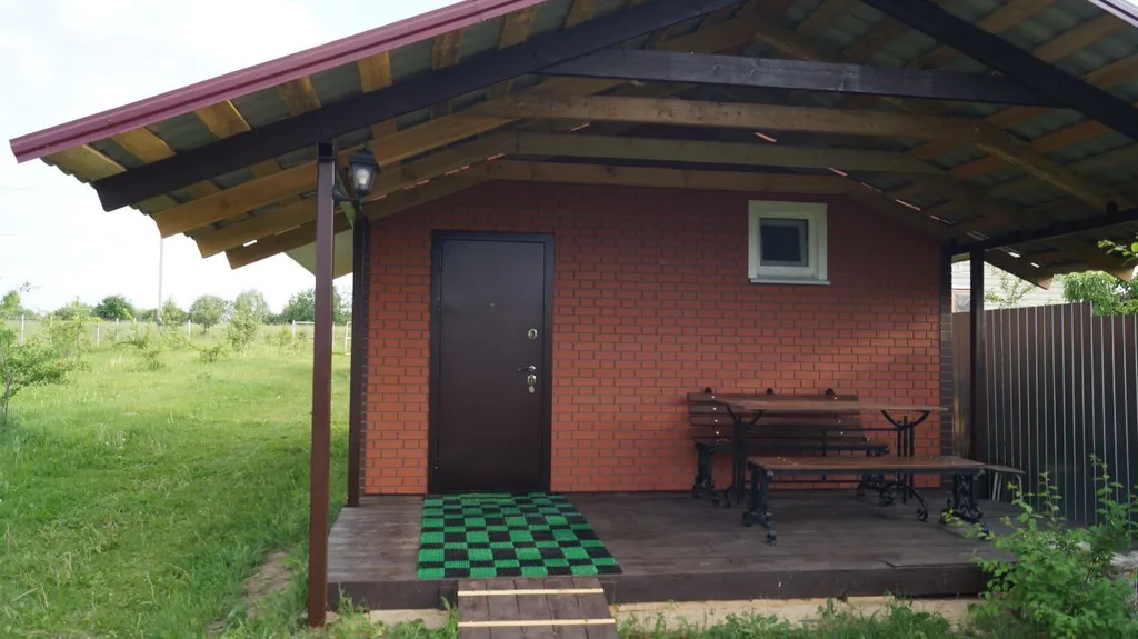 Дом со всеми удобствами, на большом участке