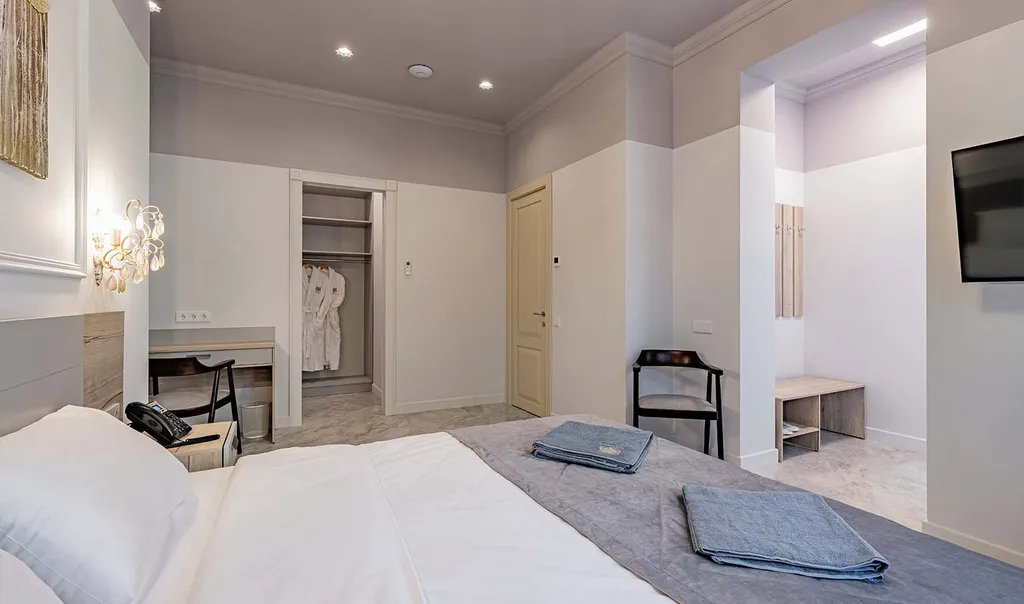 Полулюкс с отдельным входом и террасой