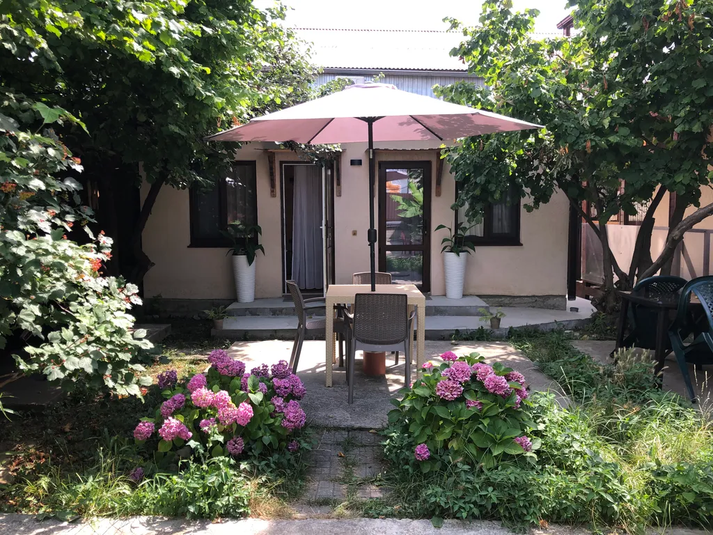 Квартира Уютный номер в новом домике в саду (левая сторона) — аренда посуточно в Архипо-Осиповка