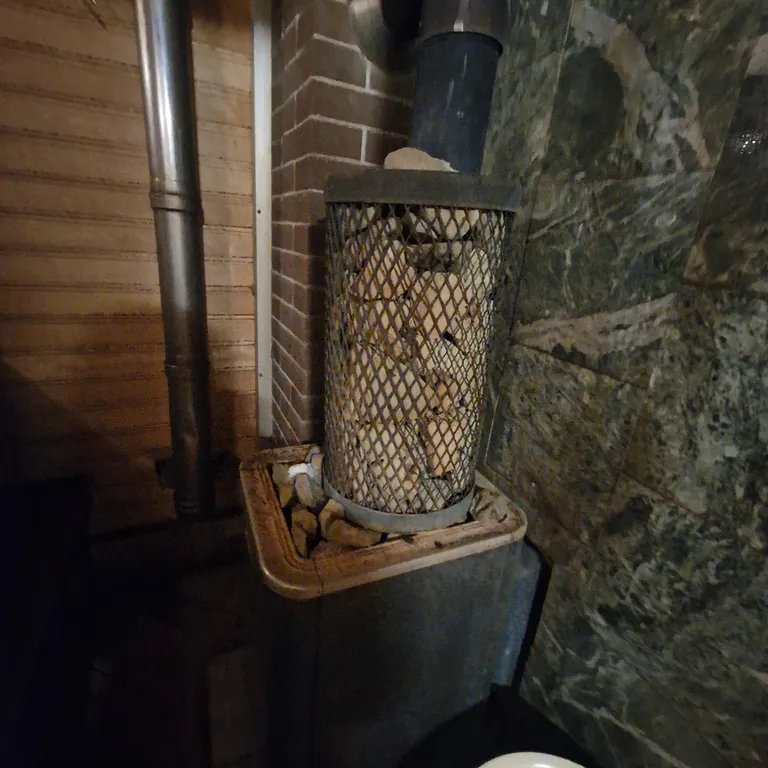 Бревенчатый новый дом с баней и банным чаном