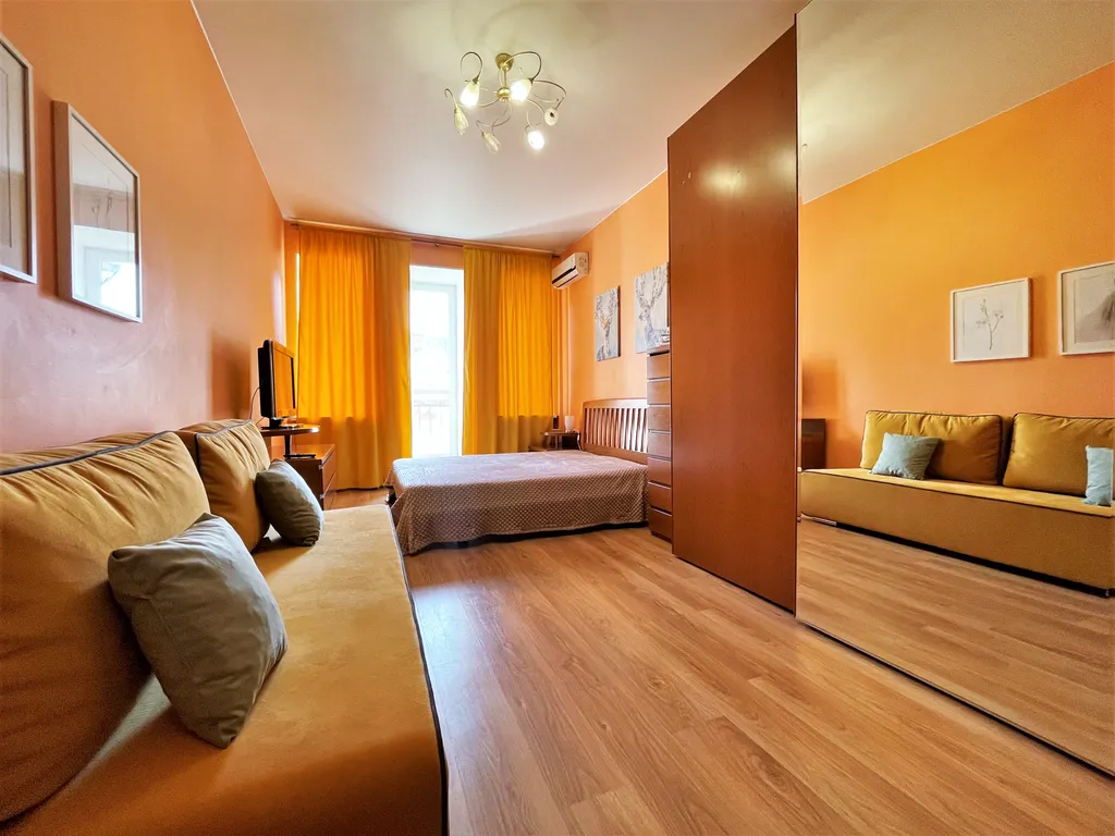 Центр Питера, квартира с балконом