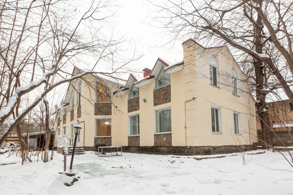 Коттедж с бассейном и сауной