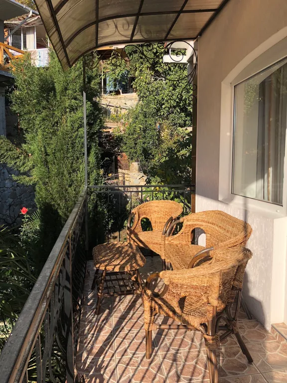 Коттедж Двухэтажный дом с шикарным уютным двором в самом центре — аренда посуточно в Гурзуф