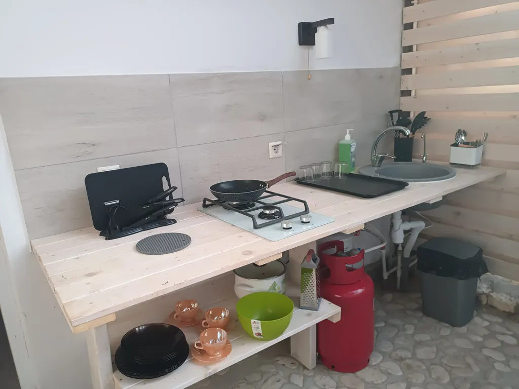 Четырёхместный аппартамент в соснах у моря