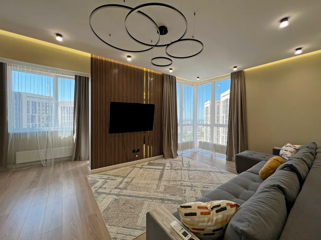 Квартира Стильные апартаменты с видом и дизайнерским ремонтом — аренда посуточно в Алматы