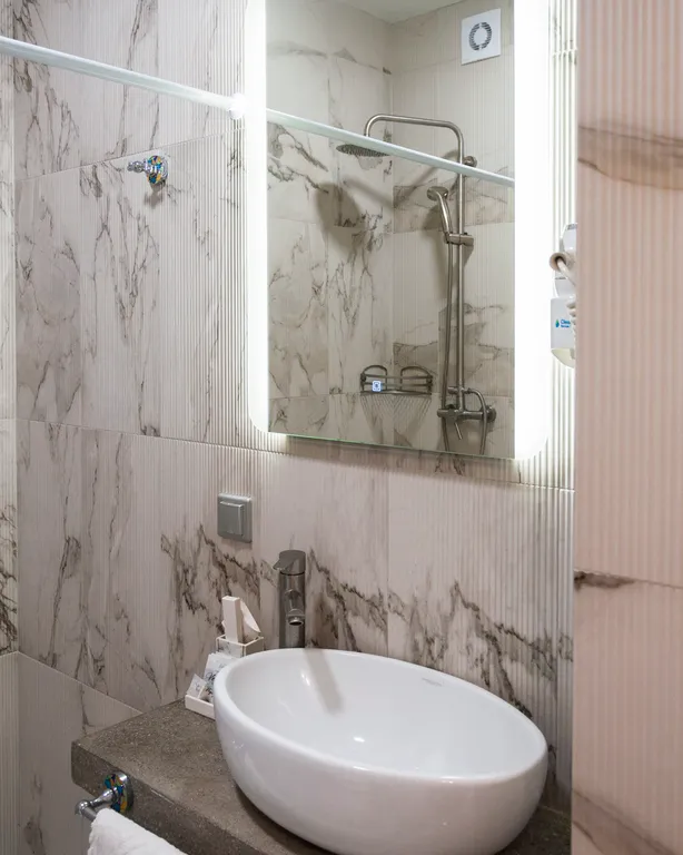 Небольшой люкс с дизайнерским интерьером и прямым видом на море