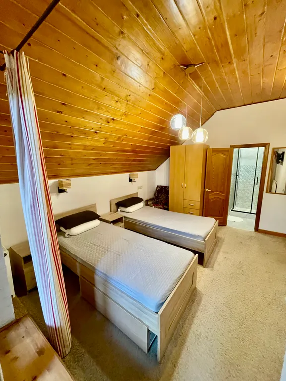 Улучшенный номер с балконом и стильной ванной комнатой