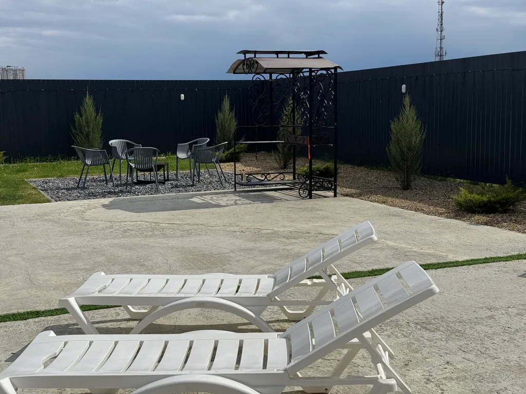 Дом с бассейном