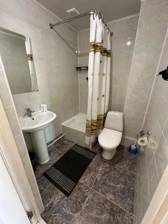 Трёхместный номер с удобствами и балконом