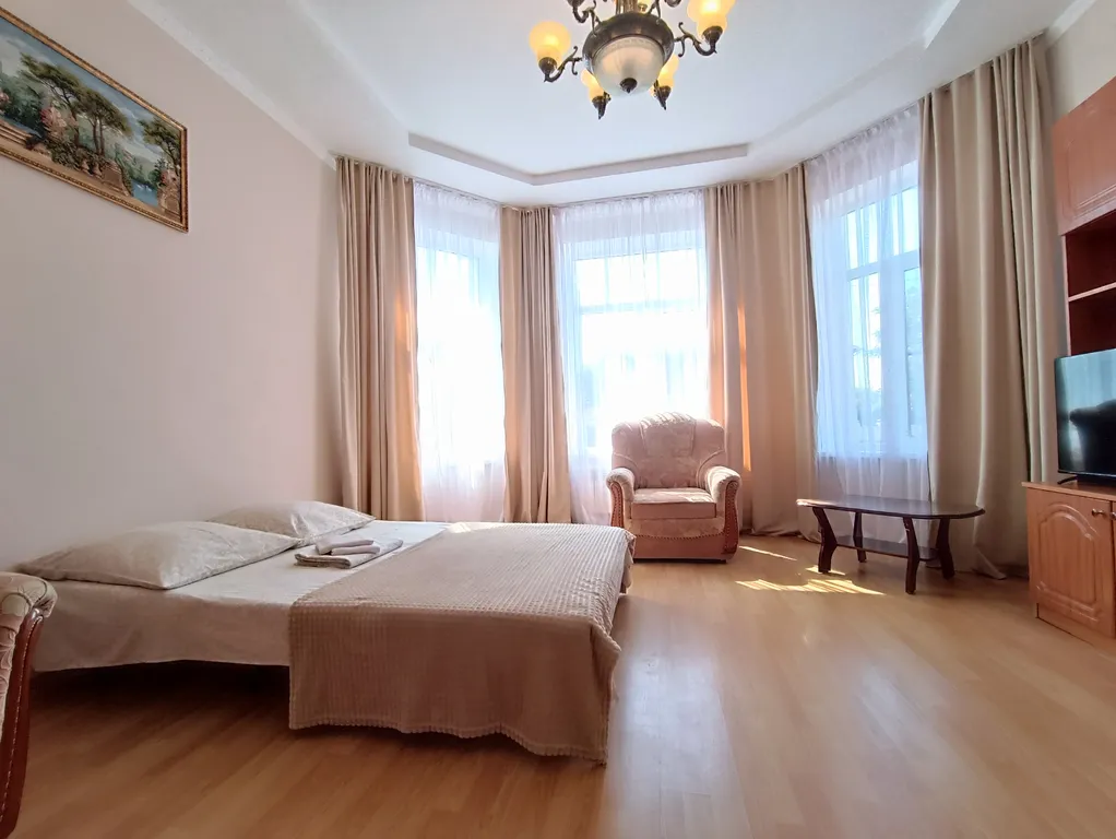 Уютная 2-х комнатная квартира с большой кухней