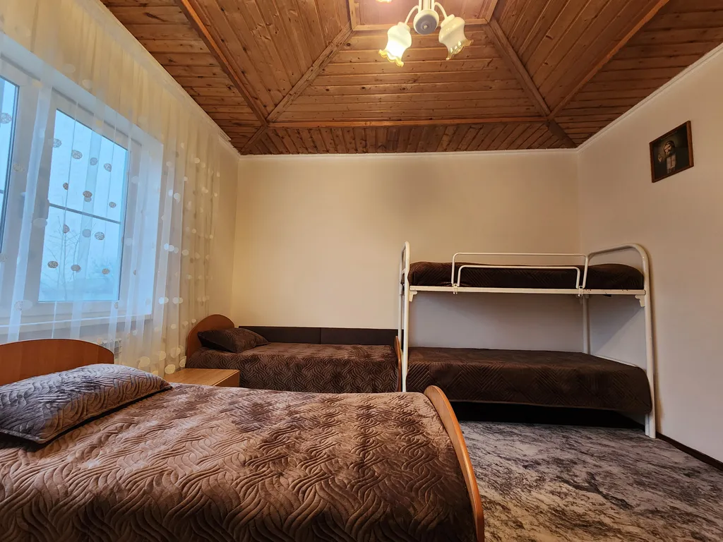 Гостевой дом возле термального источника по дороге на курорт Мамисон