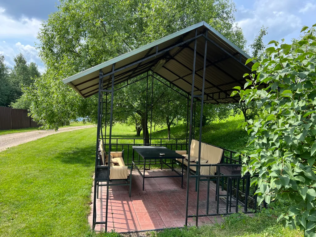 Домик у озера