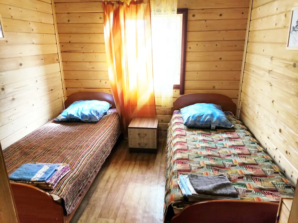 Домик у озера