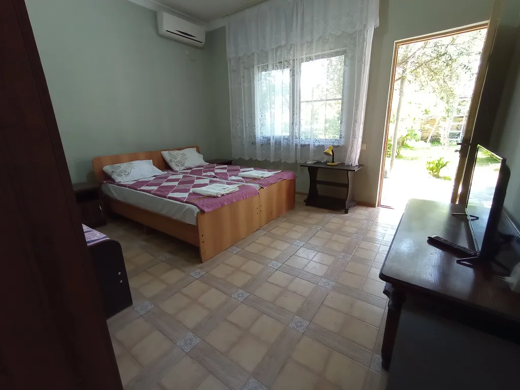 Коттедж в саду у Веры