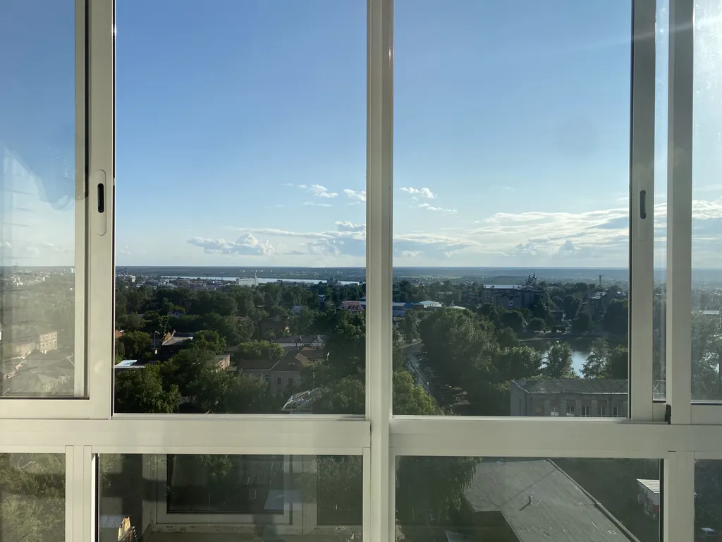 Уютная современная квартира в новом доме с красивым видом на город