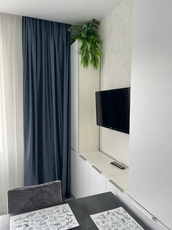 1-к квартира в новом доме с качелью