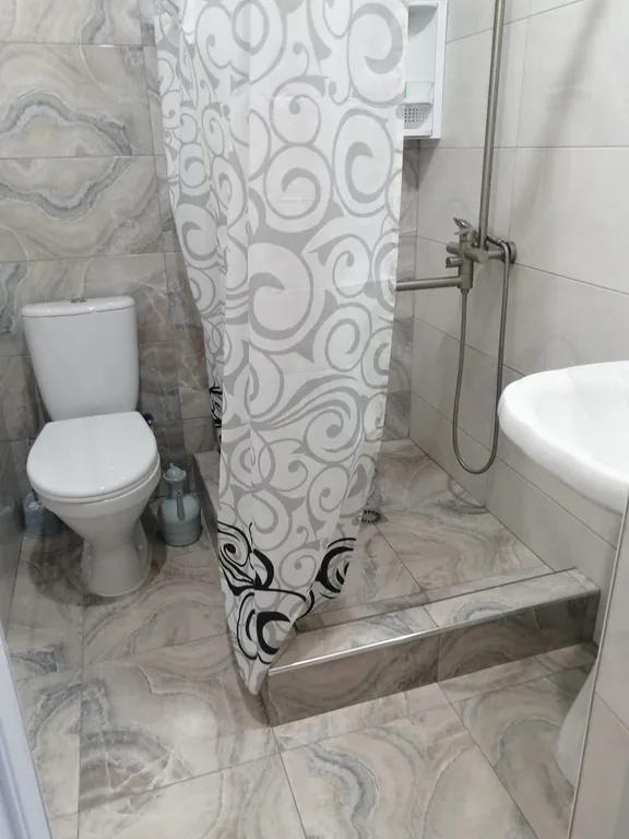 Весь этаж в общем доме у моря и большим садом с беседкой