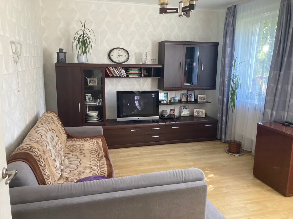 Комната в трех комнатной квартире