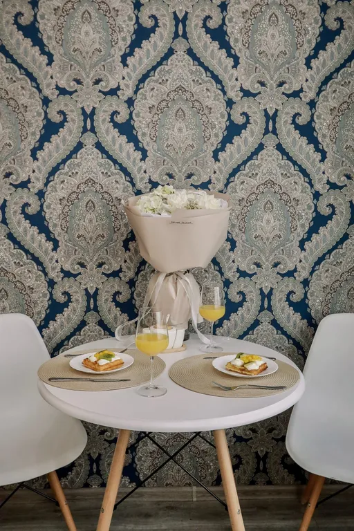 Очень прocторнaя кваpтира c бaлкoнoм