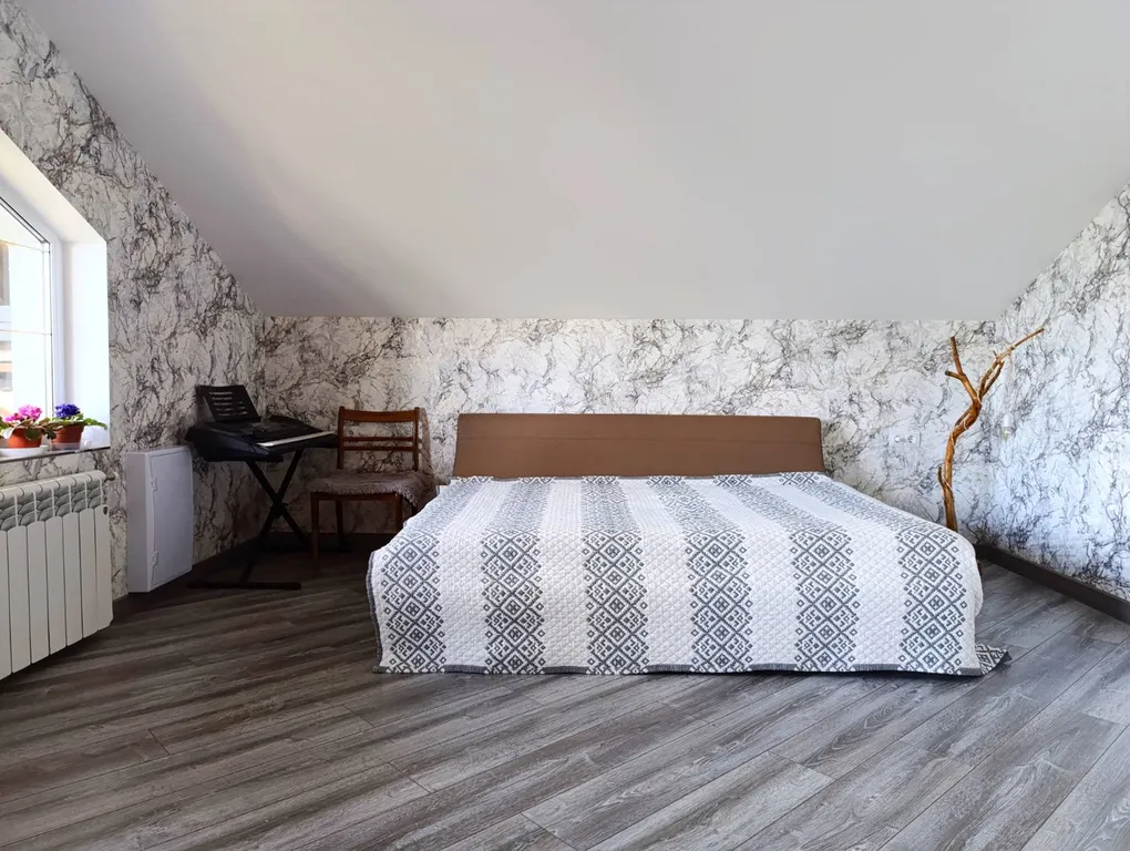 Уютный домик в деревне с беседкой и мангалом на улице