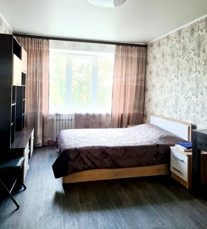 Уютная комната на красной линии