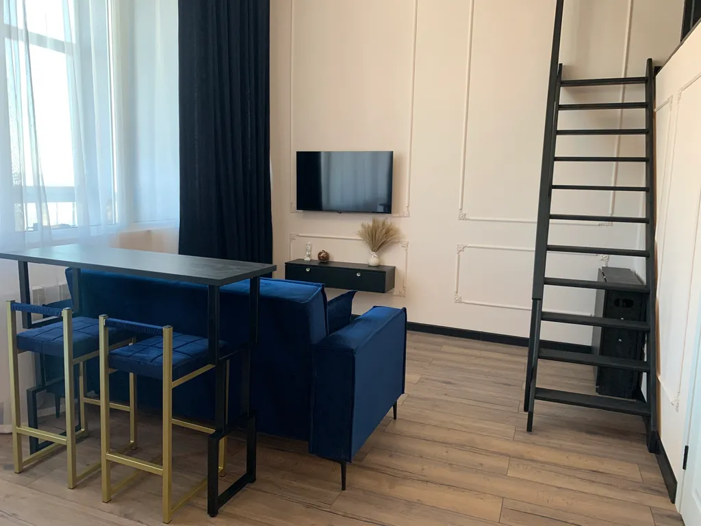 Двухэтажная однокомнатная квартира