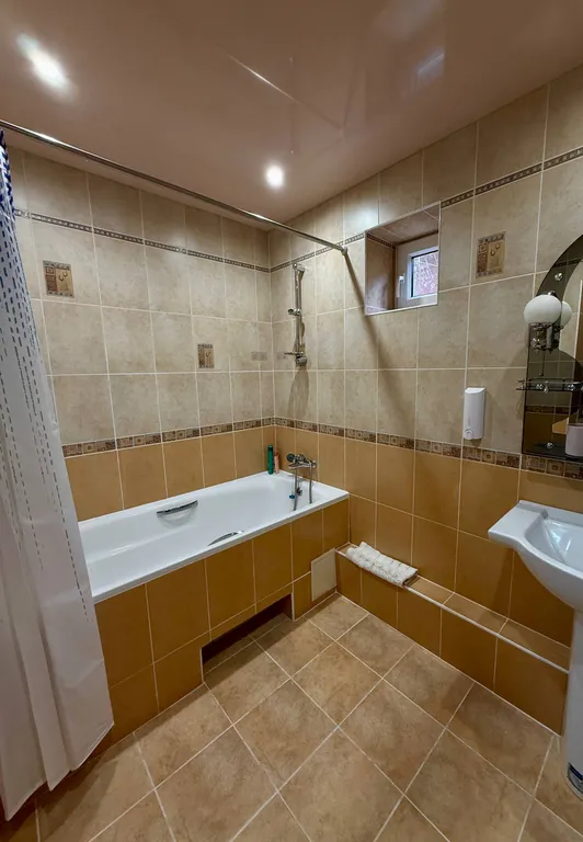 Коттедж Частный дом с подогреваемым бассейном и баней — Елизаветинская