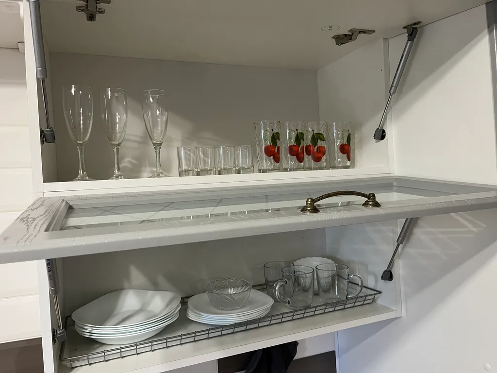 Уютная квартира в новом доме с огороженной территорией, центр города