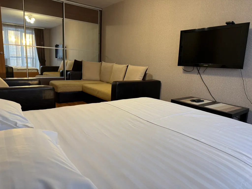 "В Гости!" на Ермакова 30 (1к квартира рядом с БЦ "Сити")