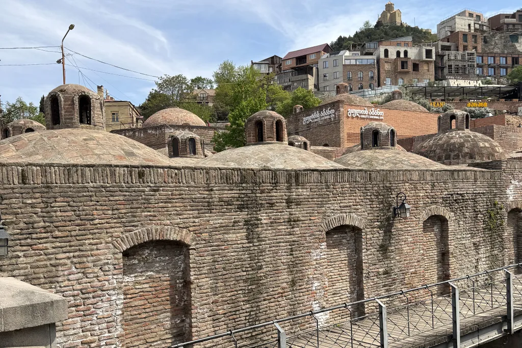 Уютно и стильно в центре города, близко к старому Тбилиси