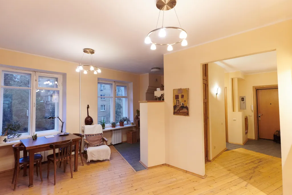 Квартира Квартира Старинная мебель в лучах солнца — Москва