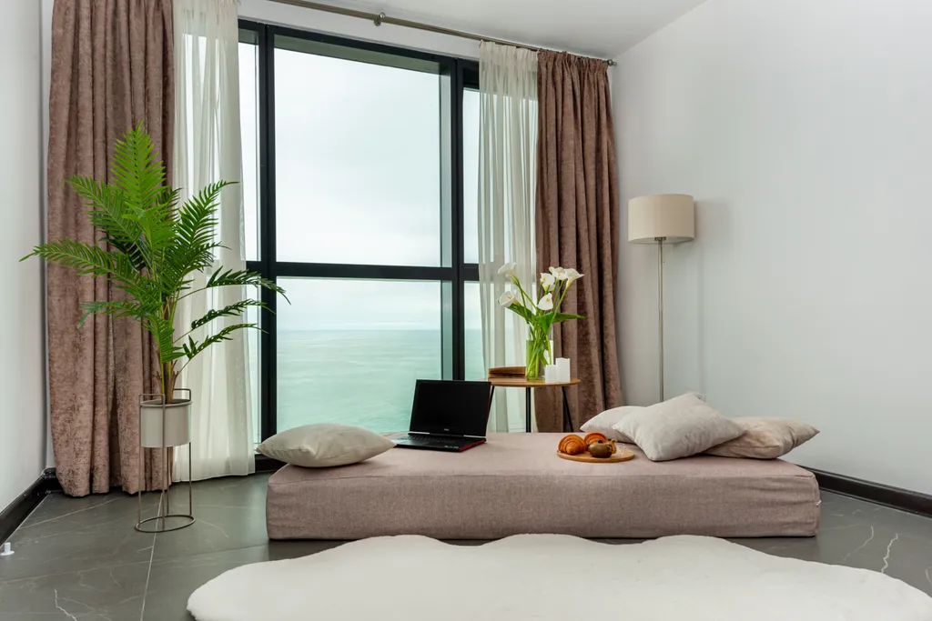 Ocean Breeze Retreat - Sea View Aesthetics