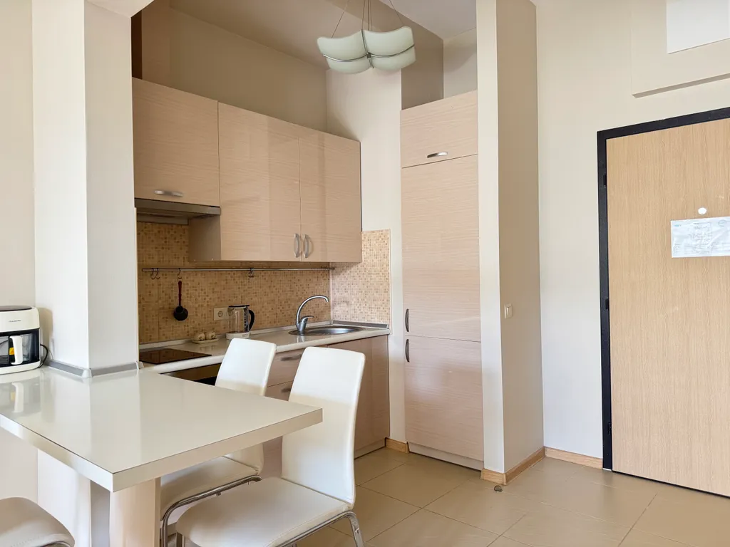 Уютная квартира в центре со своей террасой и бассейном